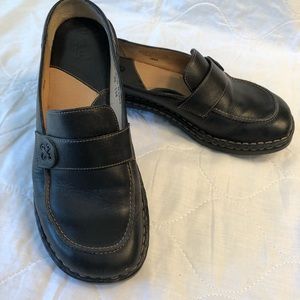 Born slip-on shoes